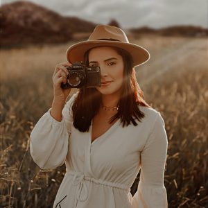pexels-carollemosph-4357429